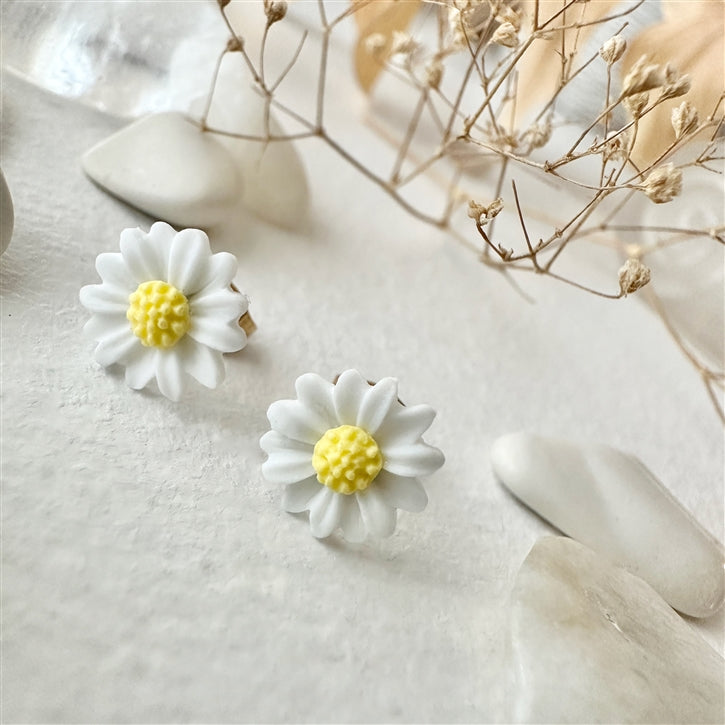 Bellis Porcelain Daisy Stud Earrings