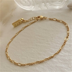 Figaro Flat Link Patterned Chain Bracelet